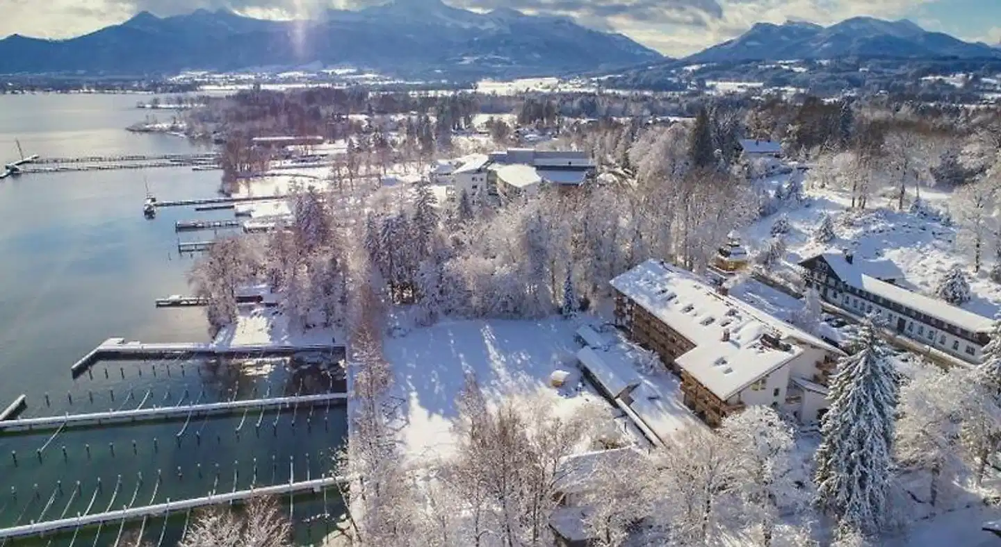 Yachthotel Chiemsee Aussenansicht