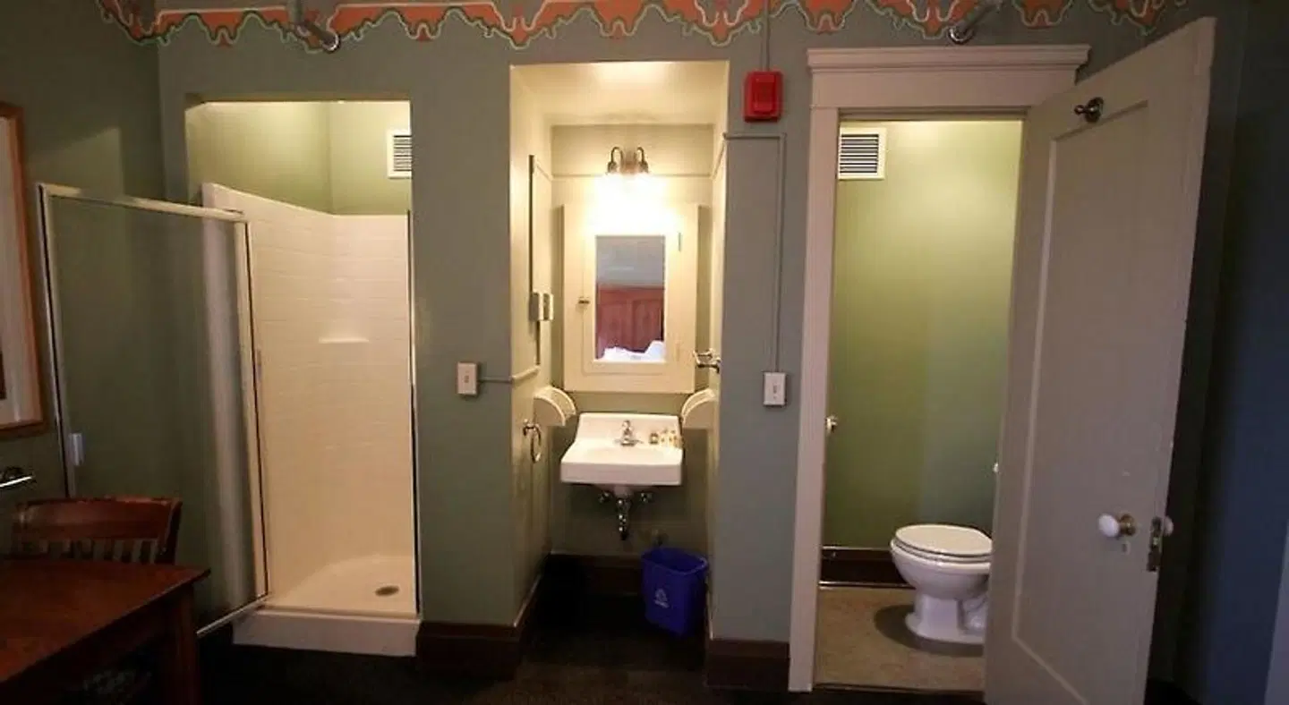 McMenamins Grand Lodge Badezimmer