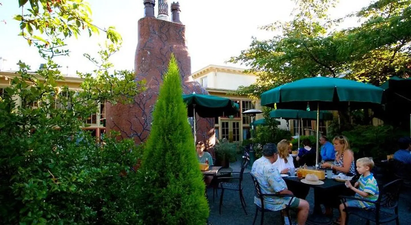 McMenamins Kennedy School Garten