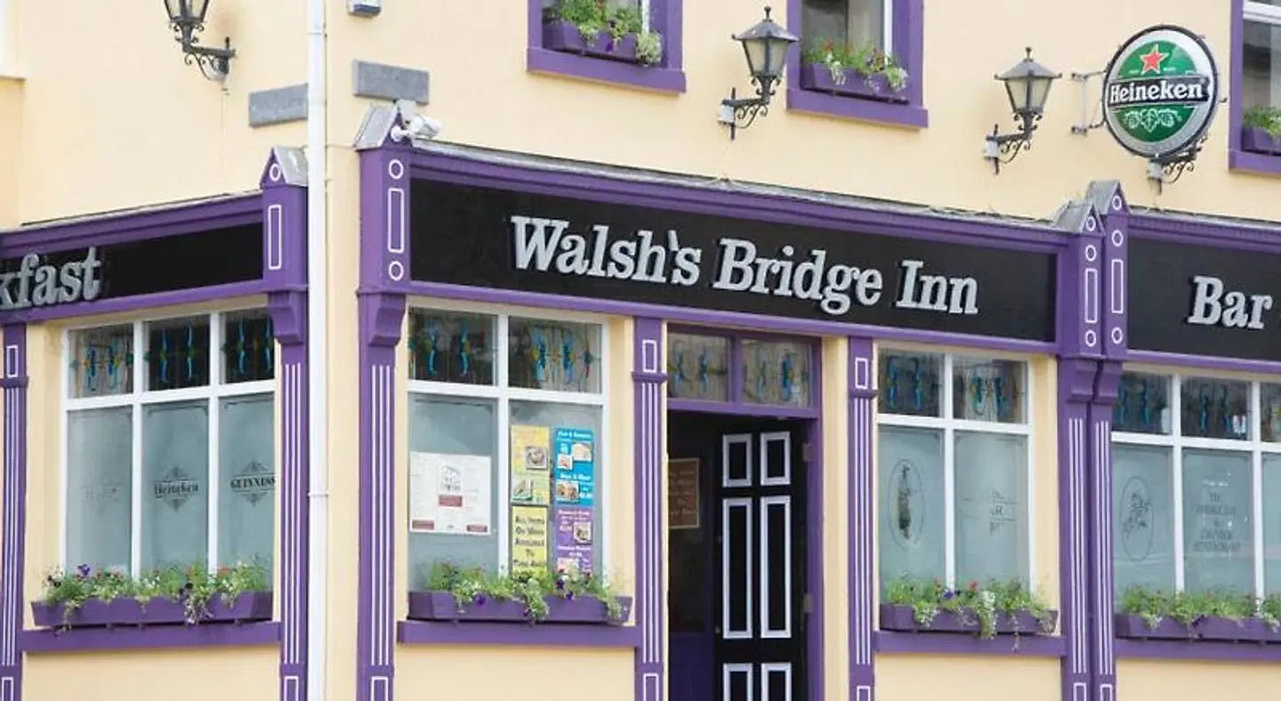 Walsh's Bridge Inn EXTERIOR