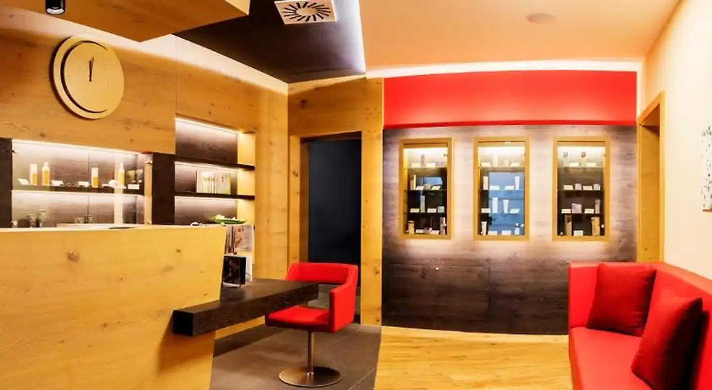 AIGO welcome family Lobby