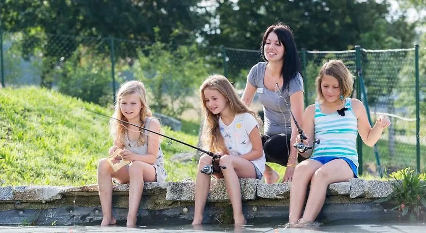 AIGO welcome family PEOPLE