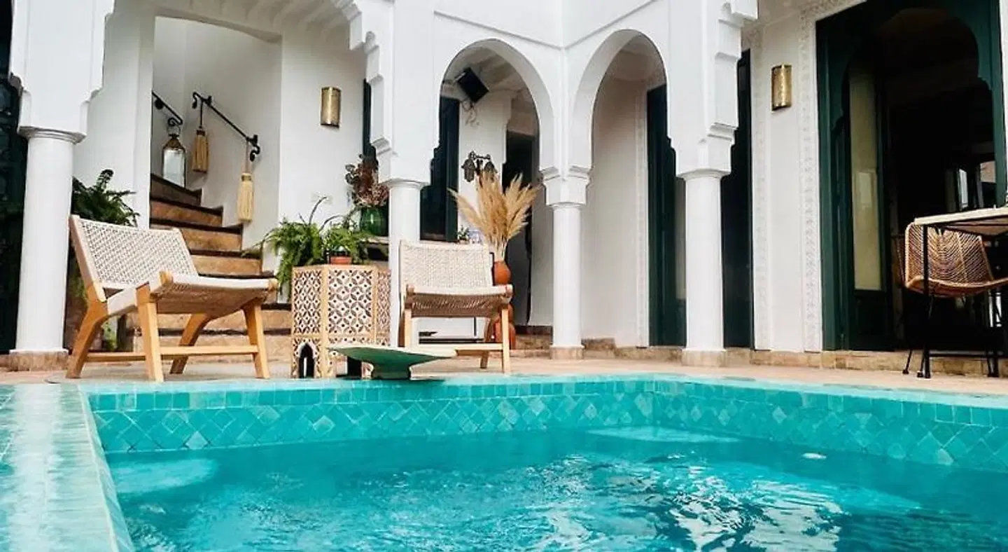 Riad Baba Ali Hallenbad