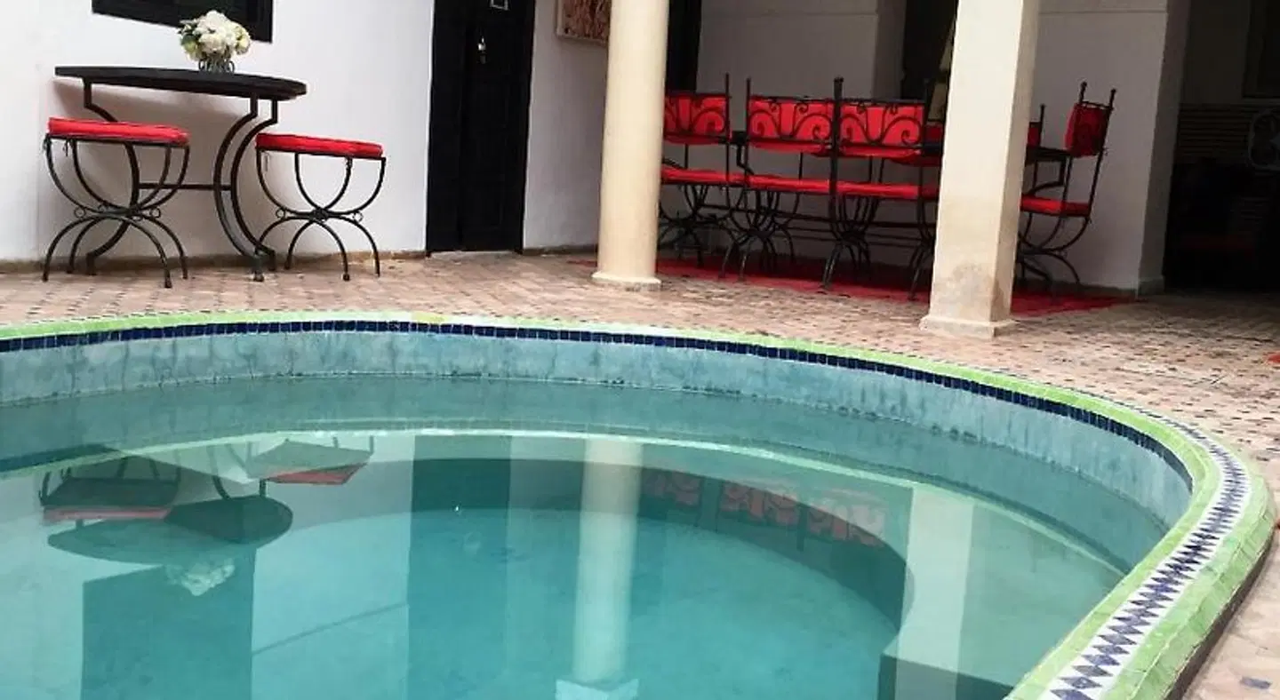 Riad Miliana Hallenbad