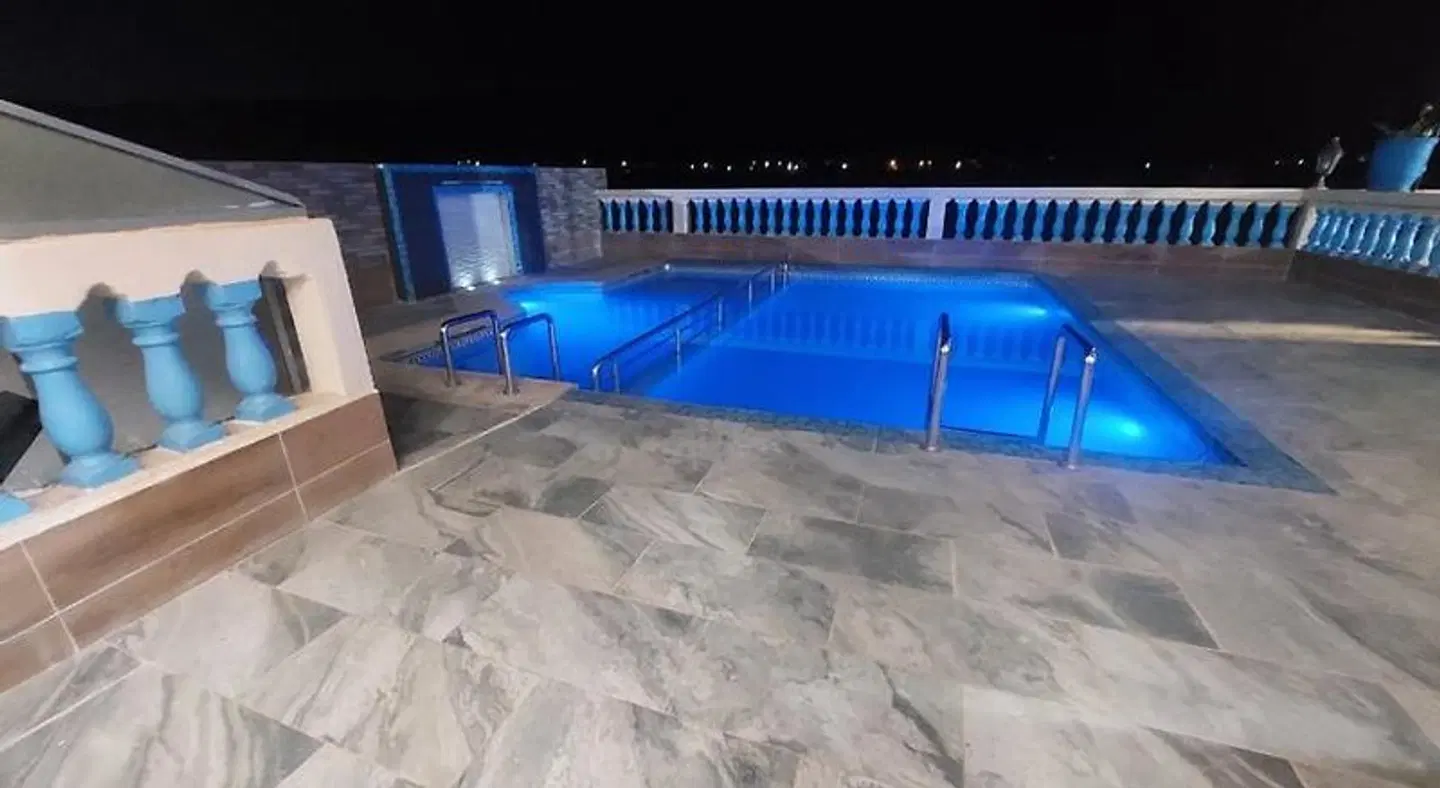 MAISON D'HOTES IRIKI Hallenbad