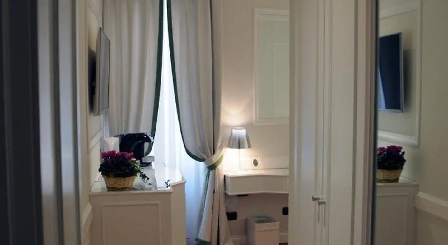 Suite Fontana di Trevi ROOM_EXAMPLE