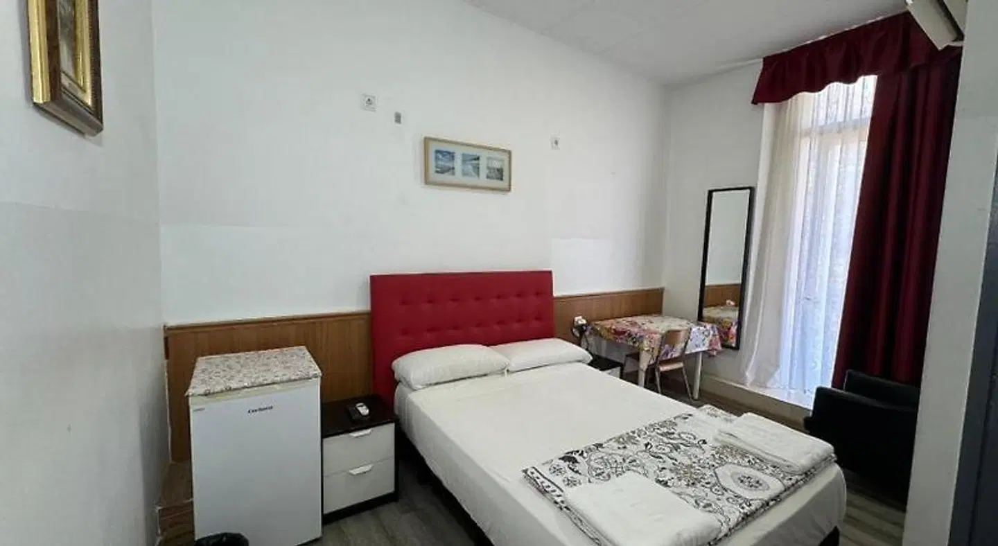 Hostal Mont Thabor ROOM_EXAMPLE