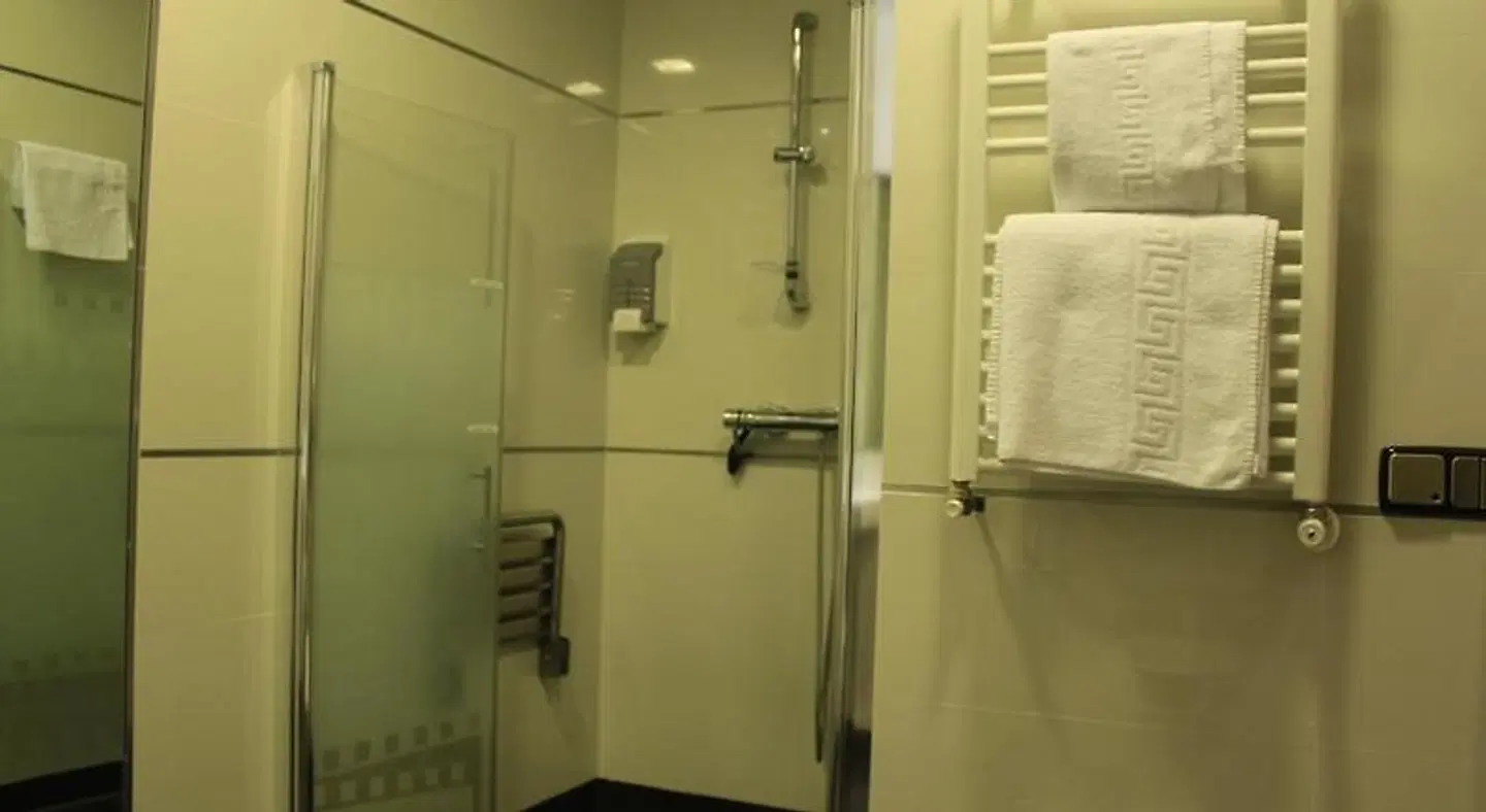 Hostal Atocha Almudena Martín Badezimmer