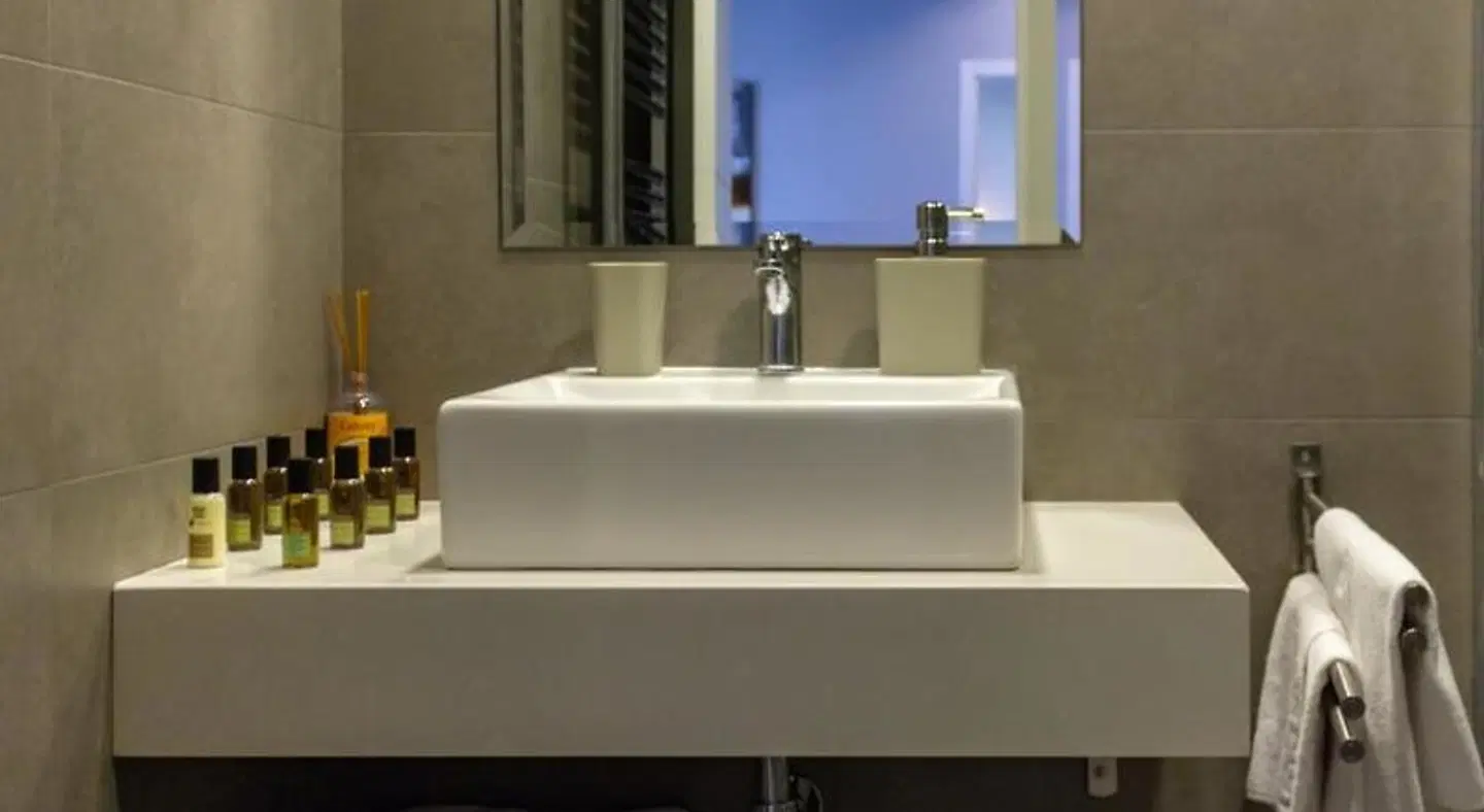 Arenal Suites Badezimmer