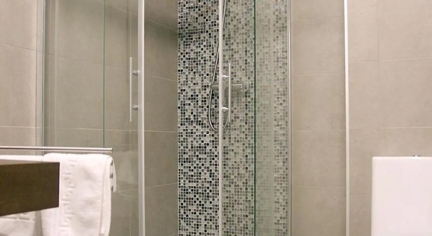 Arenal Suites Badezimmer