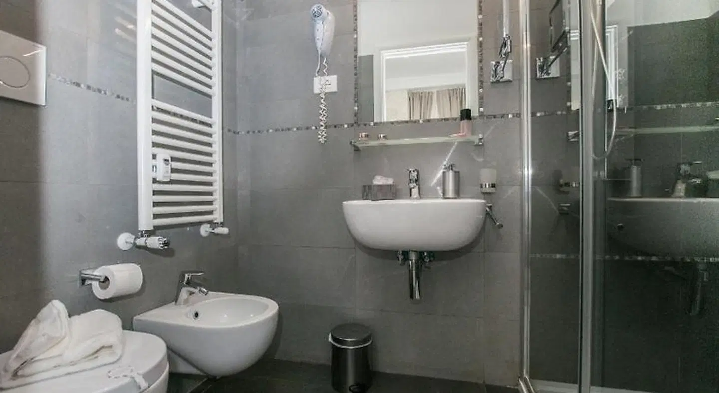 Elenoire Rooms & Suite Badezimmer