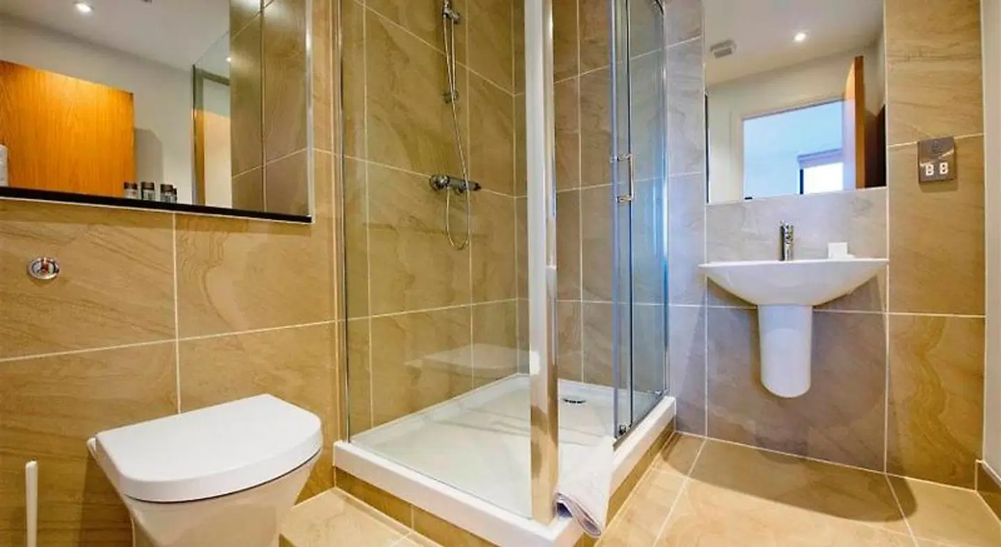 Tooley Street Apartments Badezimmer