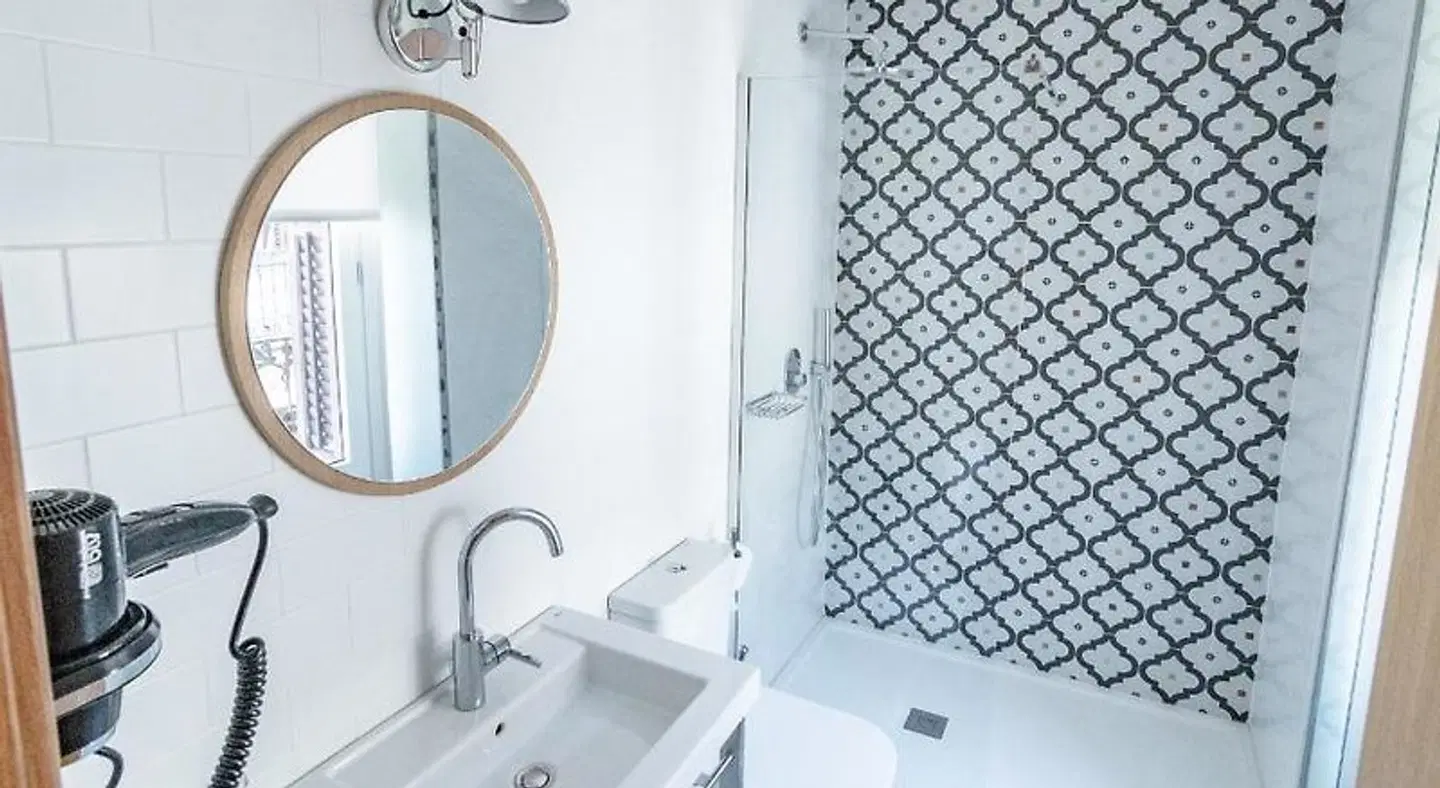 Plaza Mayor Suites & Apartments Badezimmer