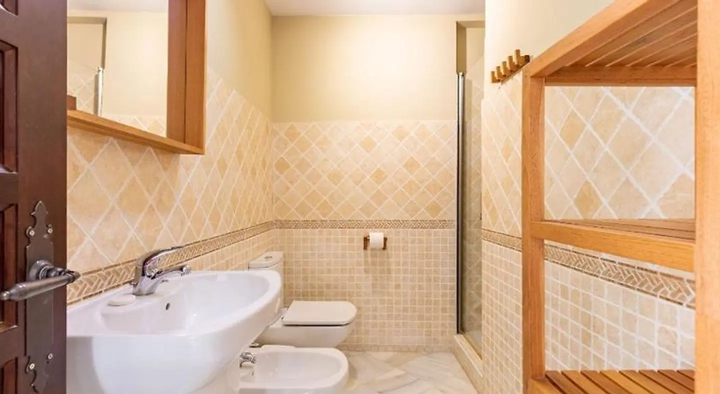 Puerta San Esteban Badezimmer