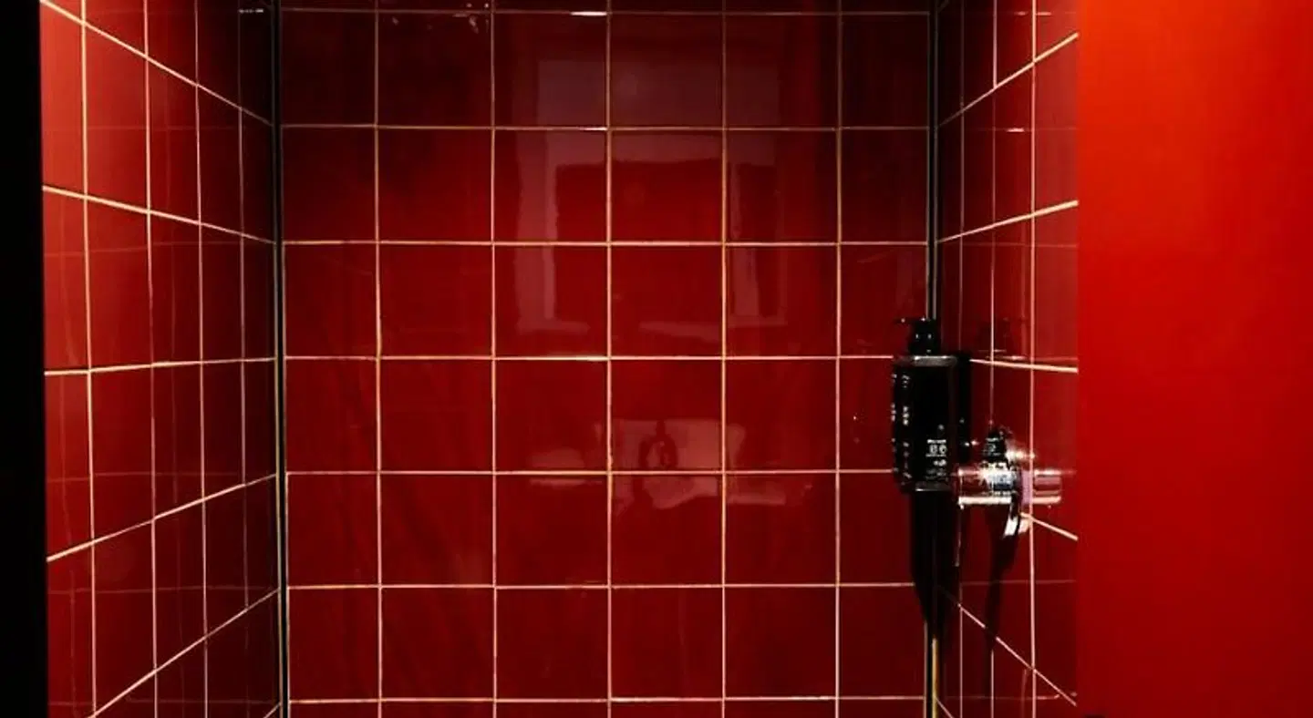 LATROUPE Prado Hostel Badezimmer