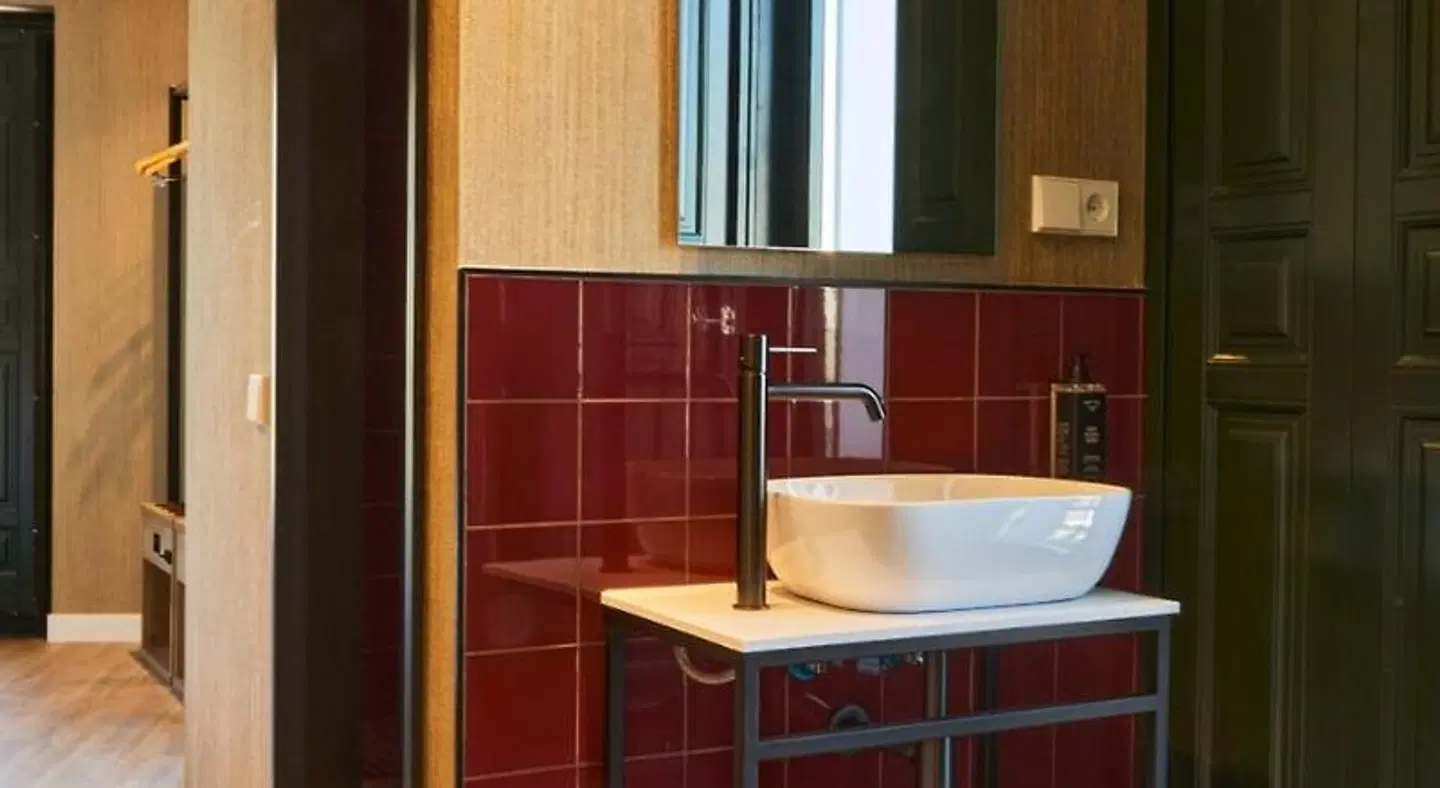 LATROUPE Prado Hostel Badezimmer