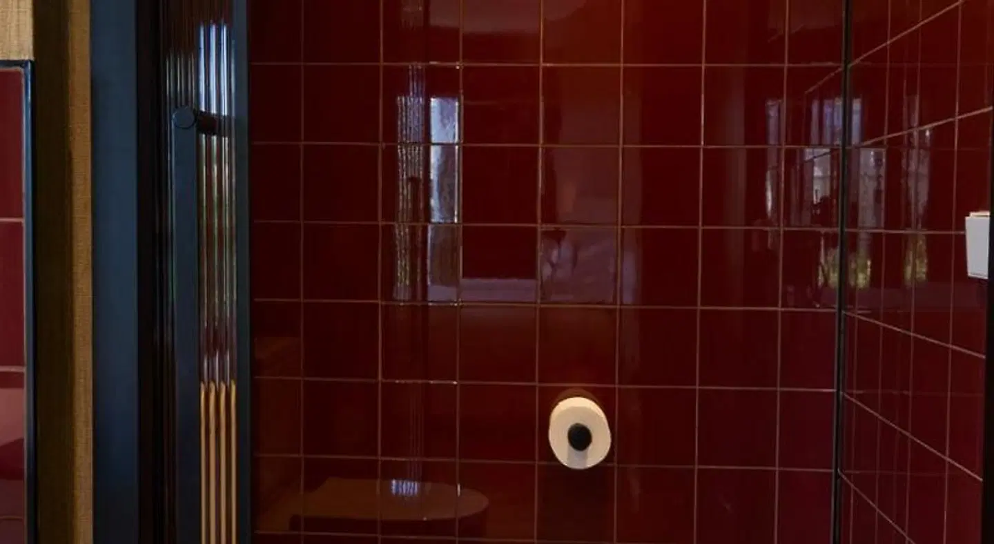 LATROUPE Prado Hostel Badezimmer