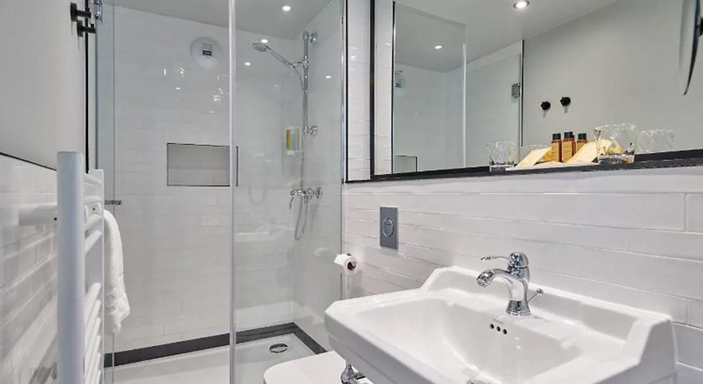 Hôtel Provinces Opéra Badezimmer