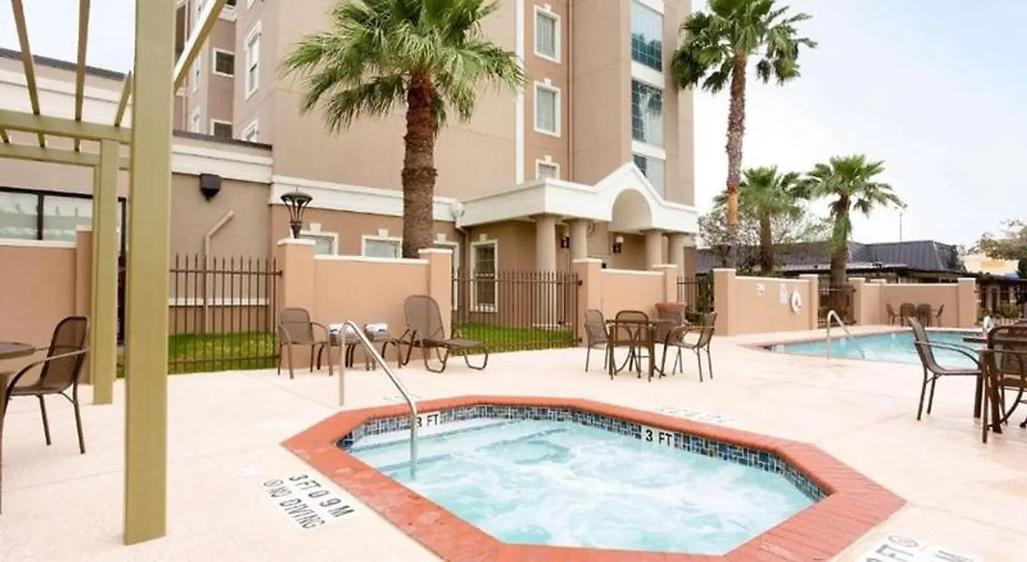Drury Inn & Suites McAllen OUTDOOR_POOL