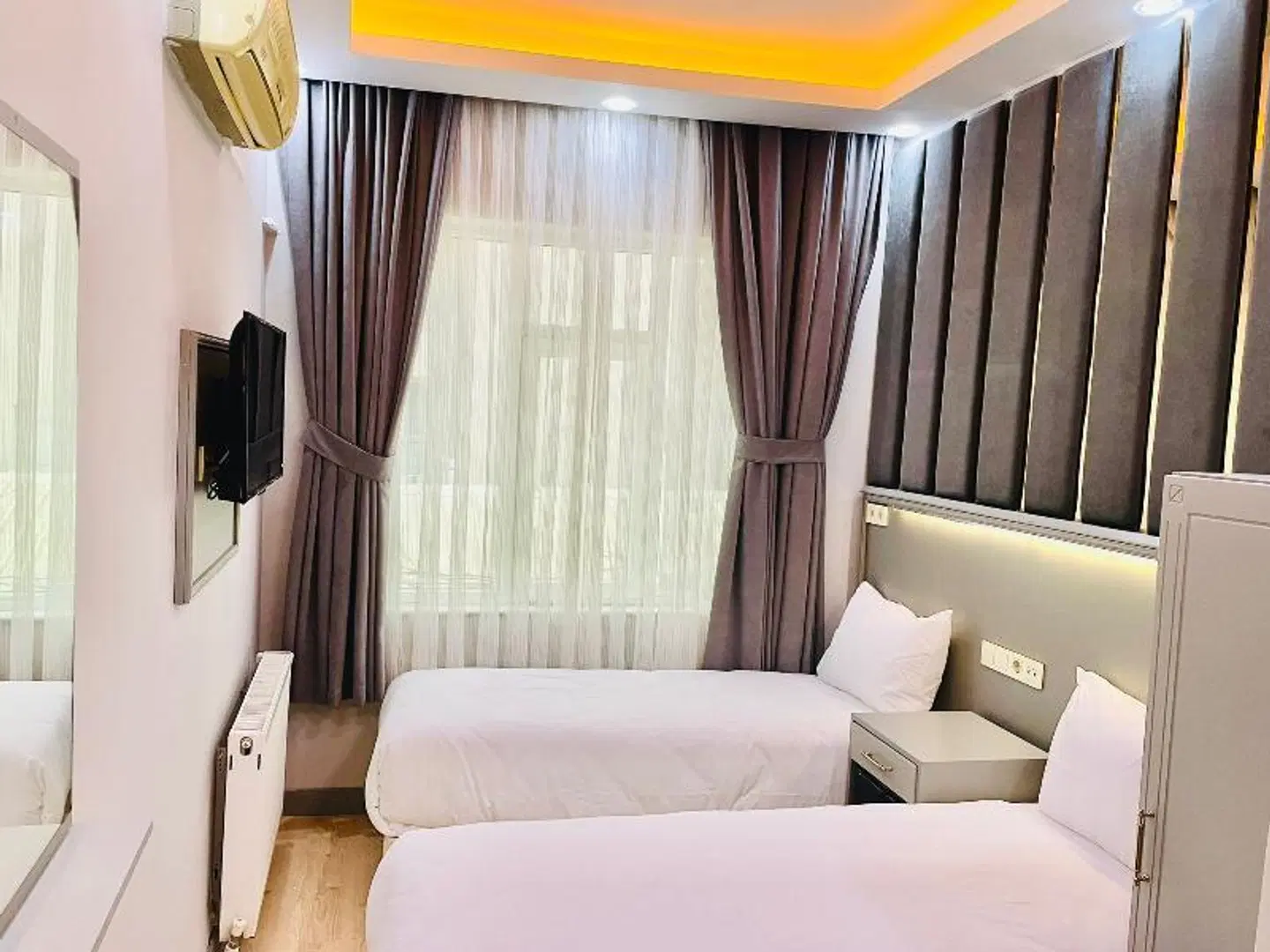 Crowned Plus Hotel ROOM_EXAMPLE