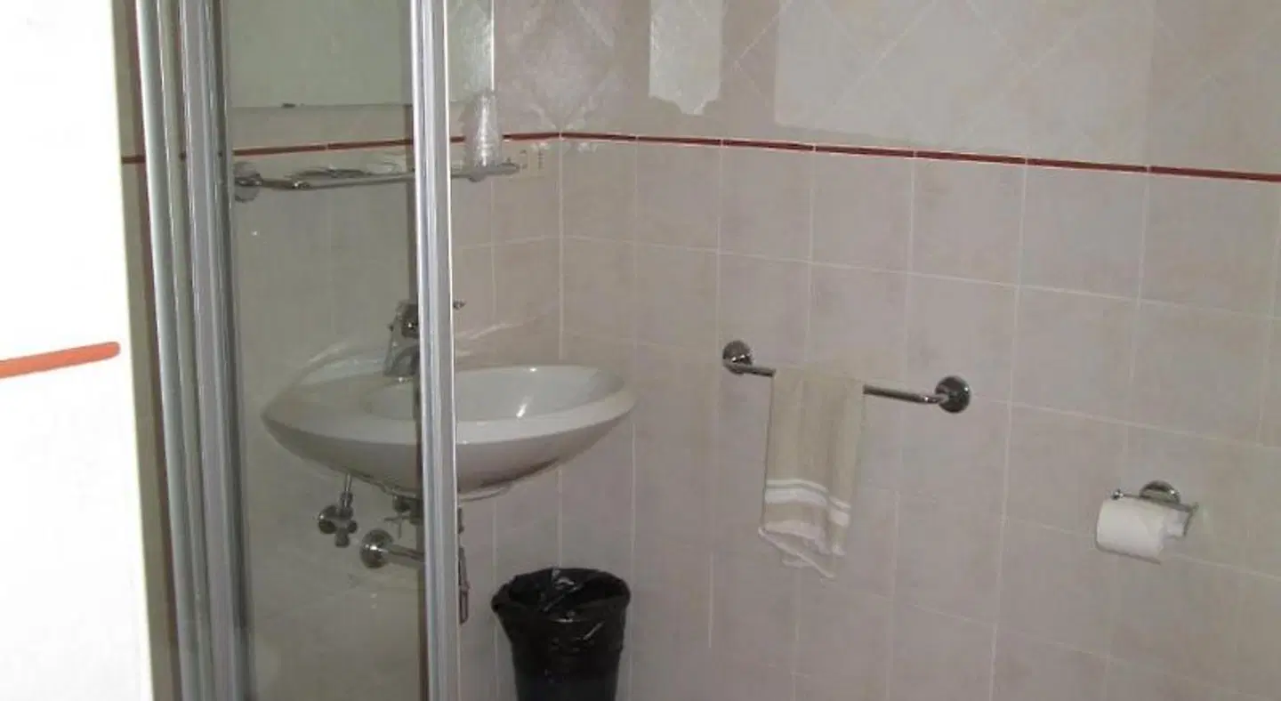Foresteria Valdese di Firenze Badezimmer