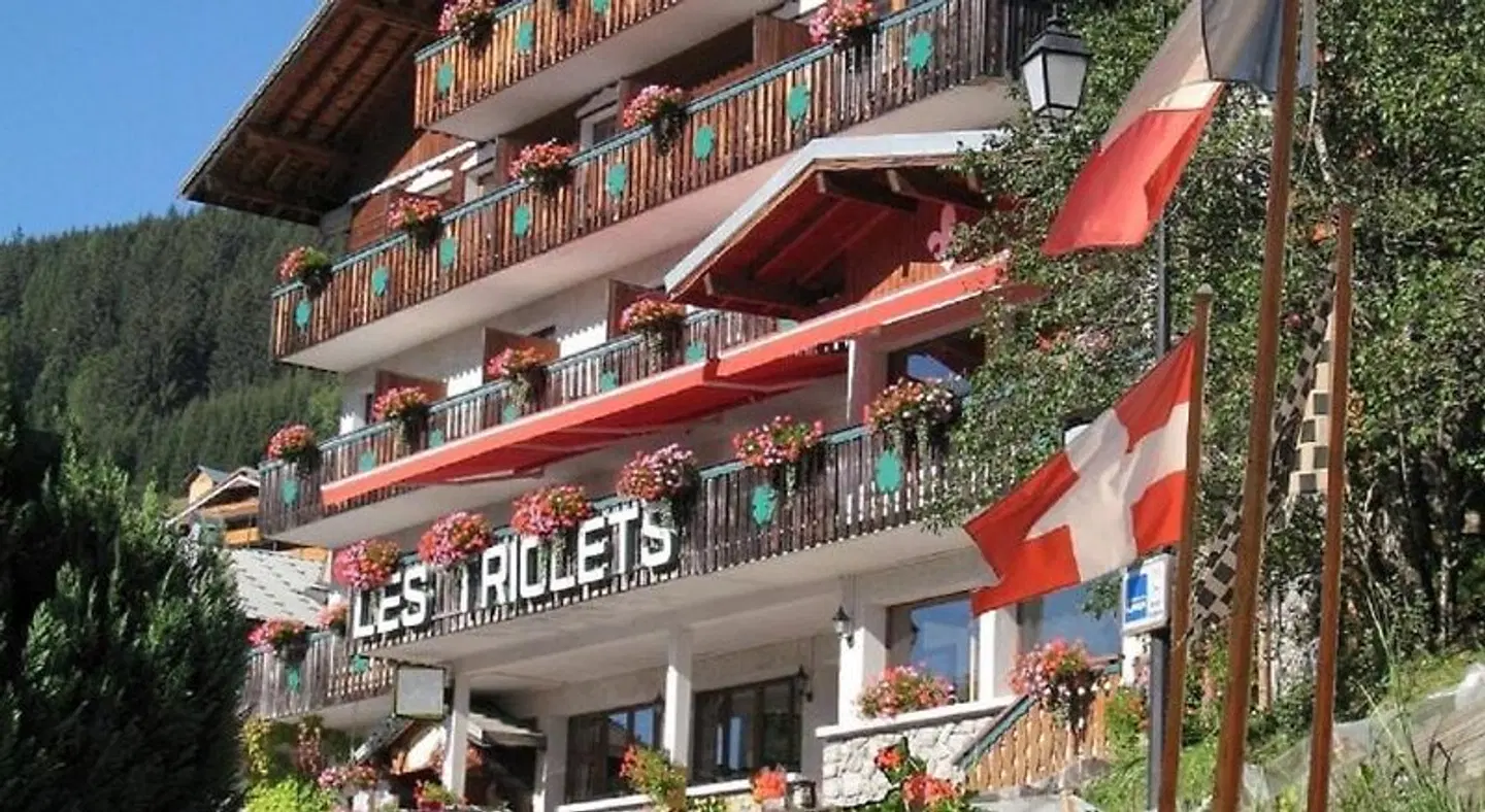 Hôtel Les Triolets EXTERIOR