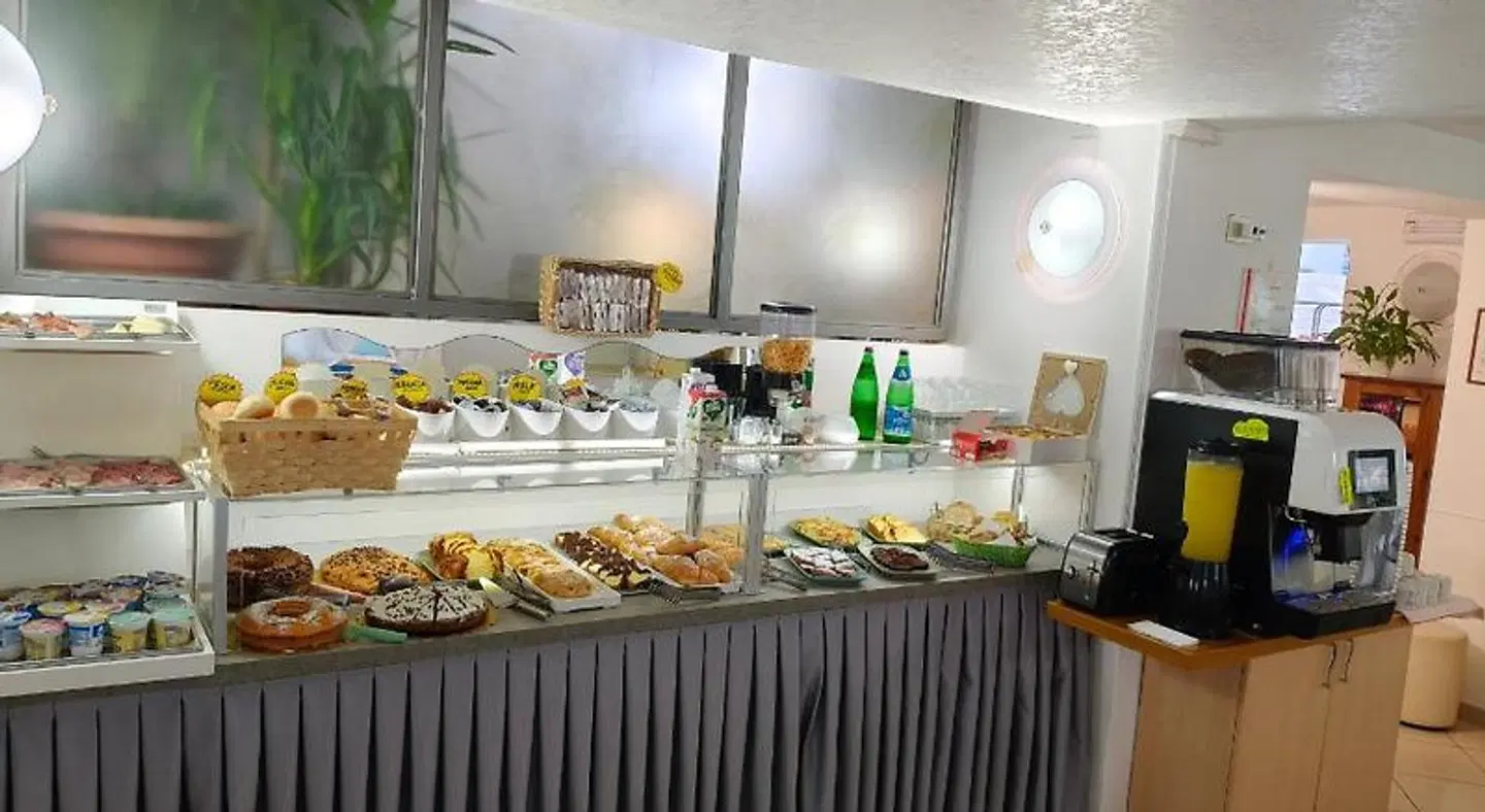 Azzurro Restaurant