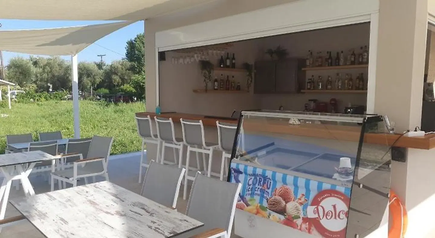 Santos Luxury Apartments Bar