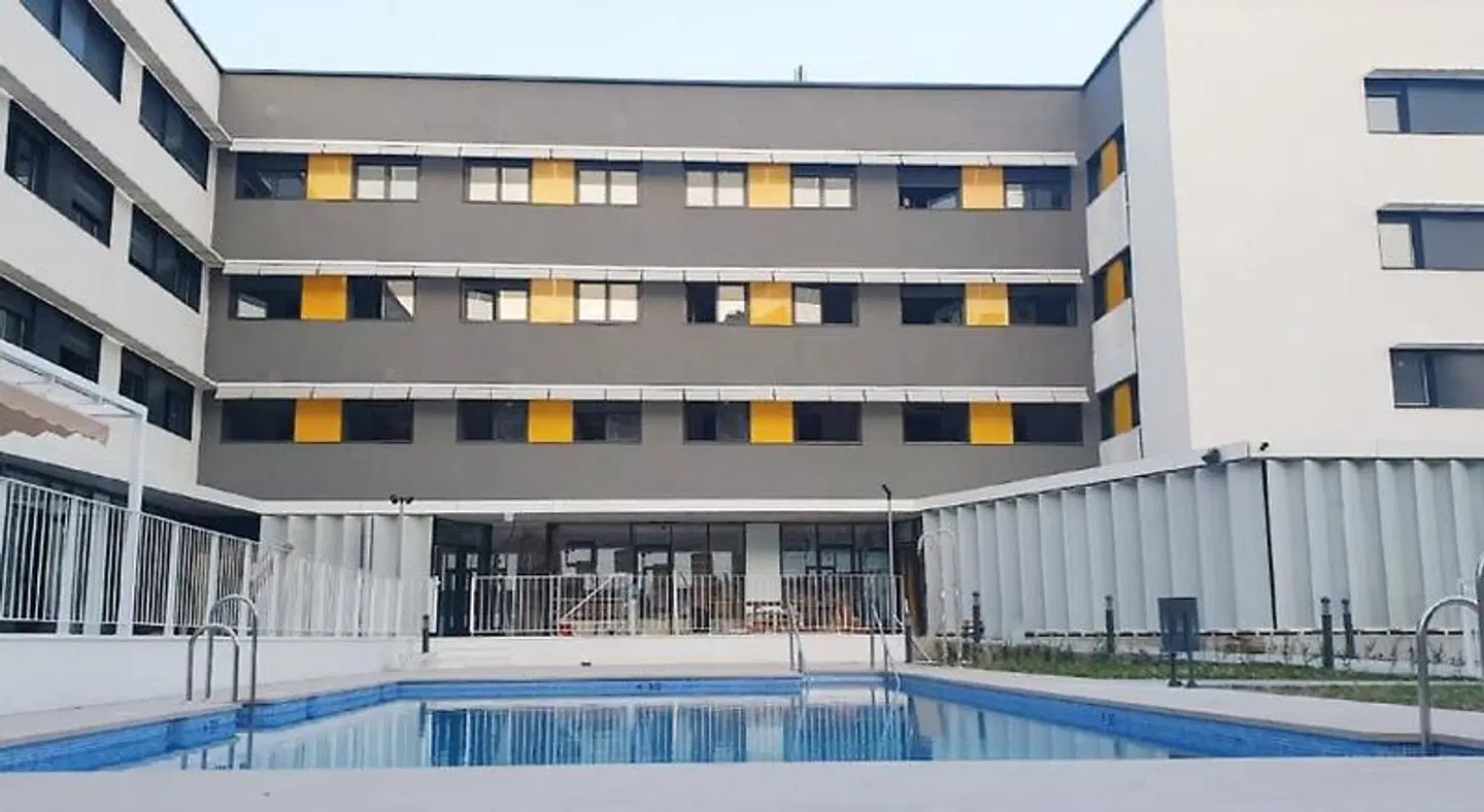 Residencia Universitaria Campus Málaga OUTDOOR_POOL