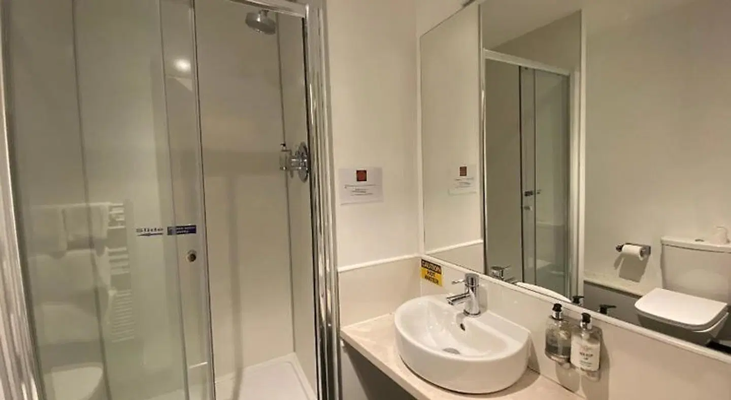 The Lodge At Perth Racecourse Badezimmer