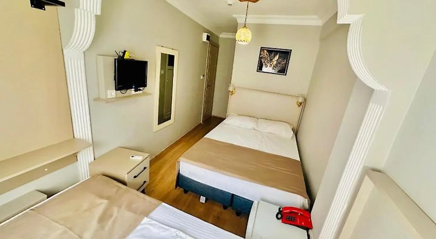 Crowned Exclusive Hotel ROOM_EXAMPLE