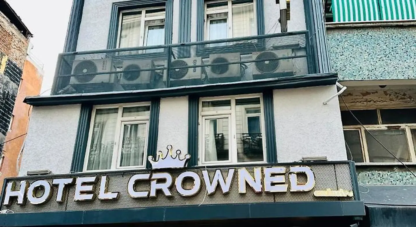 Crowned Exclusive Hotel EXTERIOR