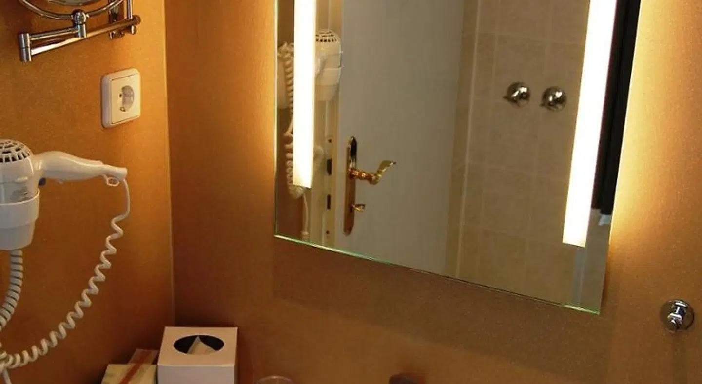 City Hotel am Wasserturm Badezimmer