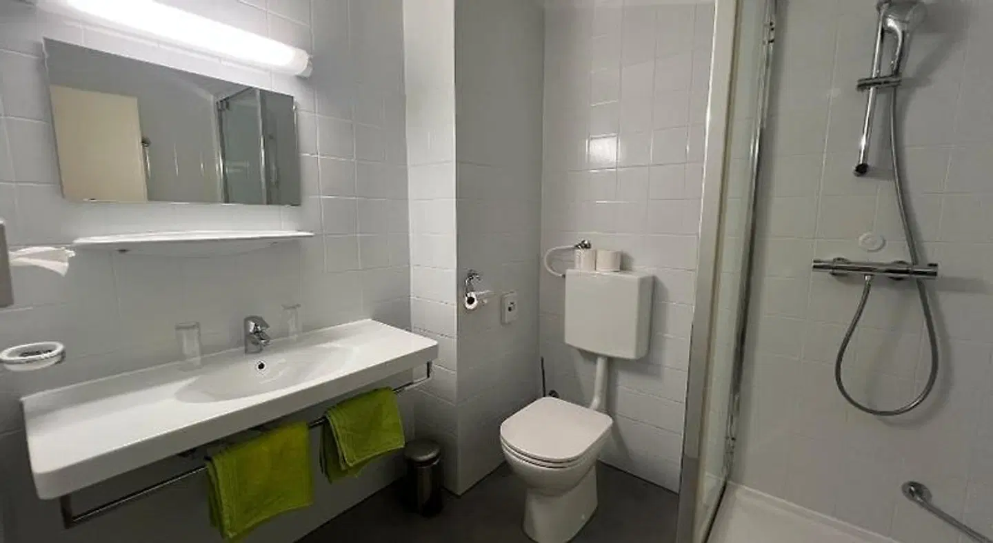 College Garden Hotel Badezimmer