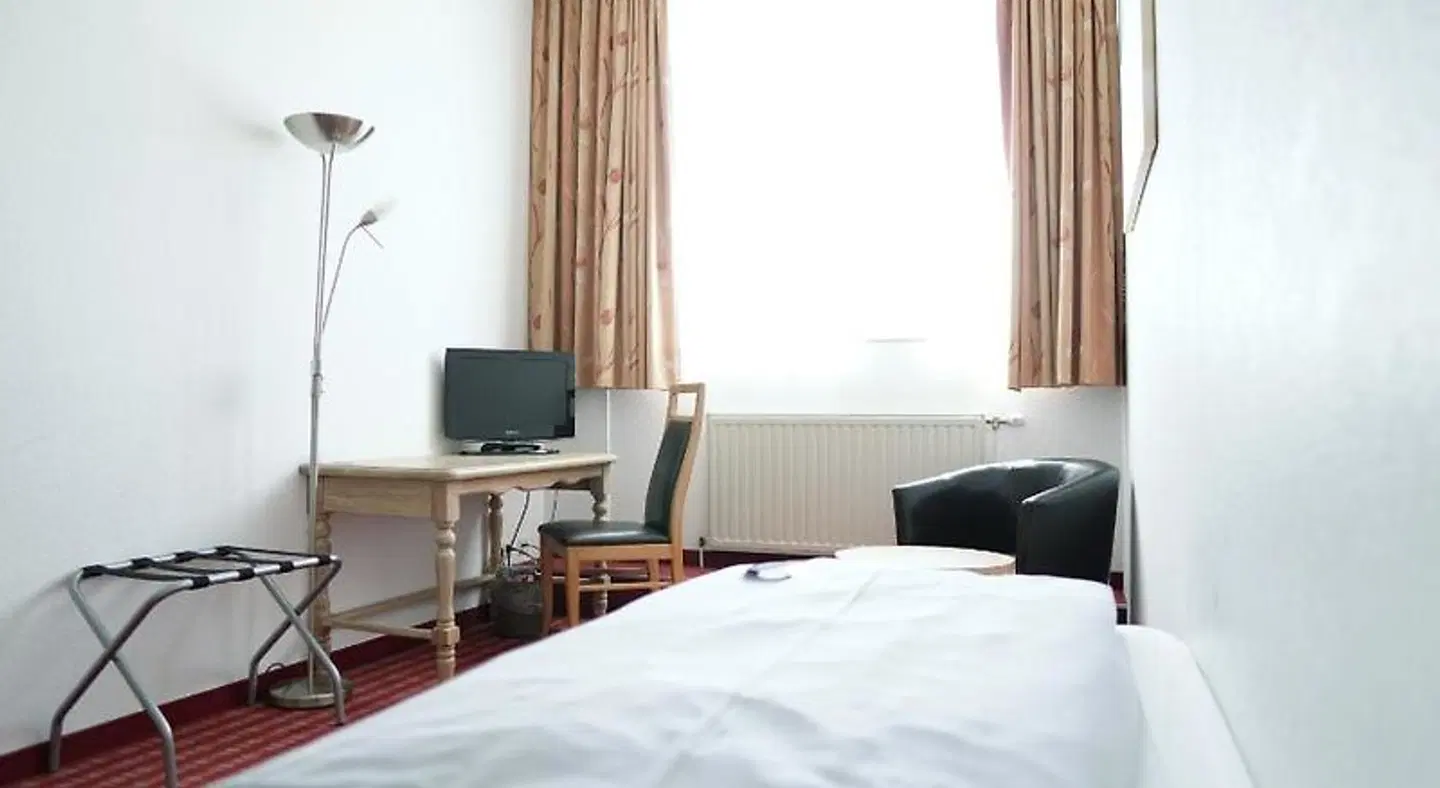 B&K Hotels ROOM_EXAMPLE