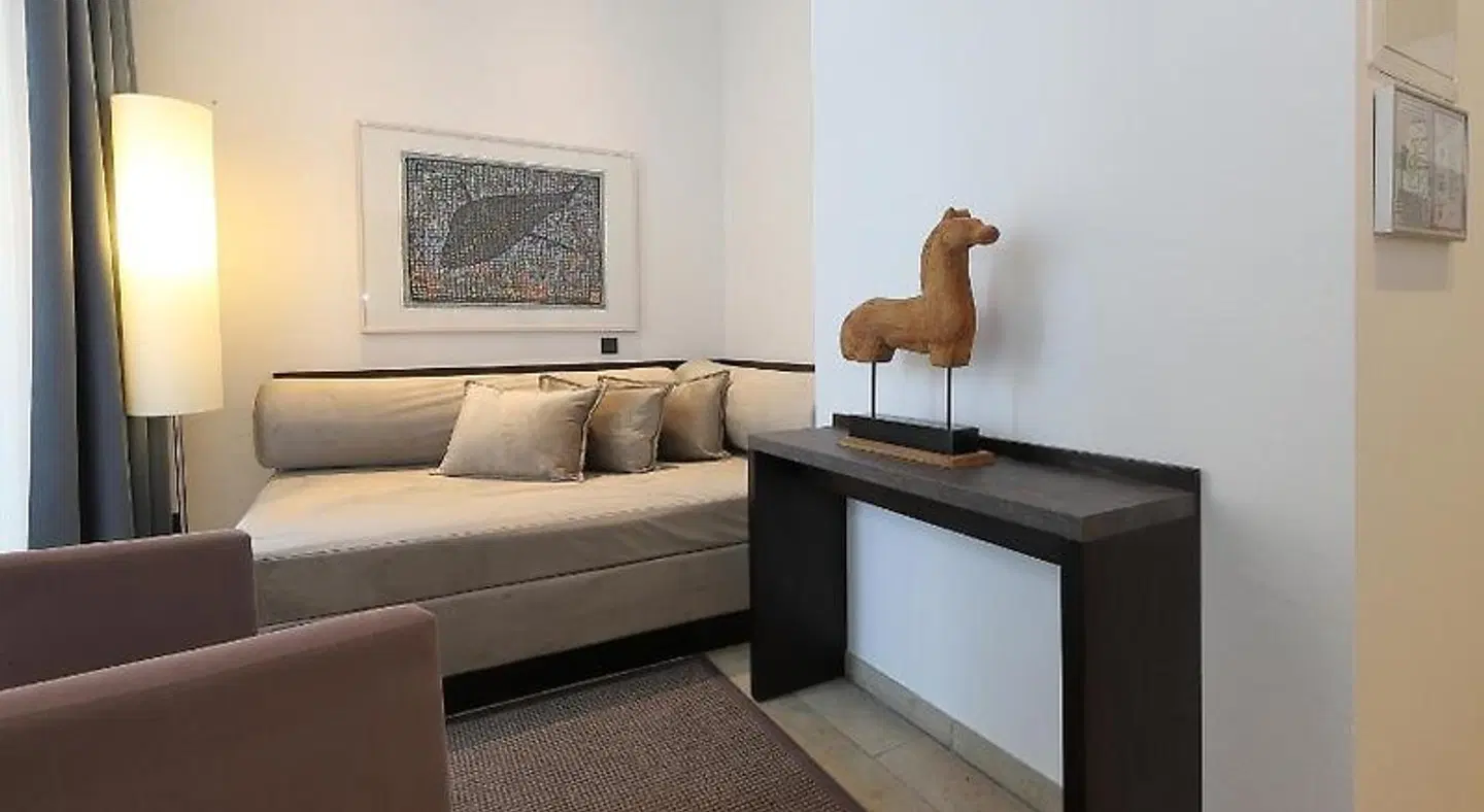 BURNS Art Hotel ROOM_EXAMPLE
