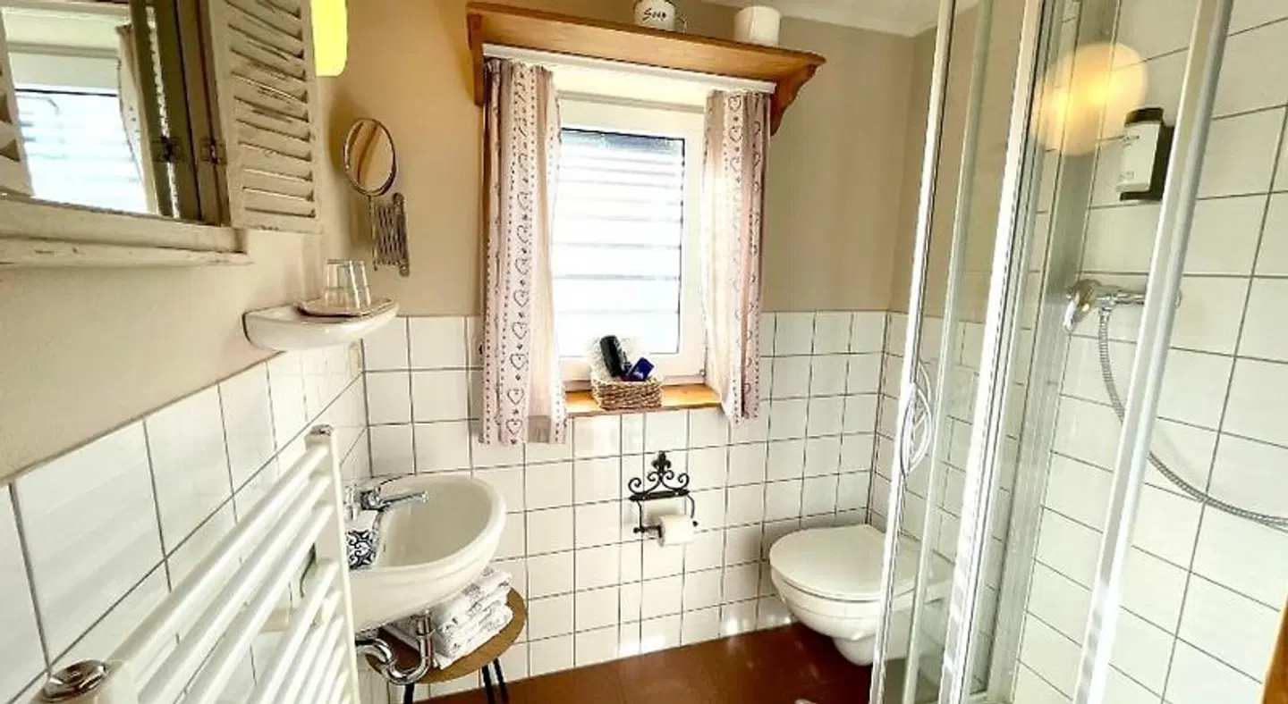 Land & Leben Pension Badezimmer