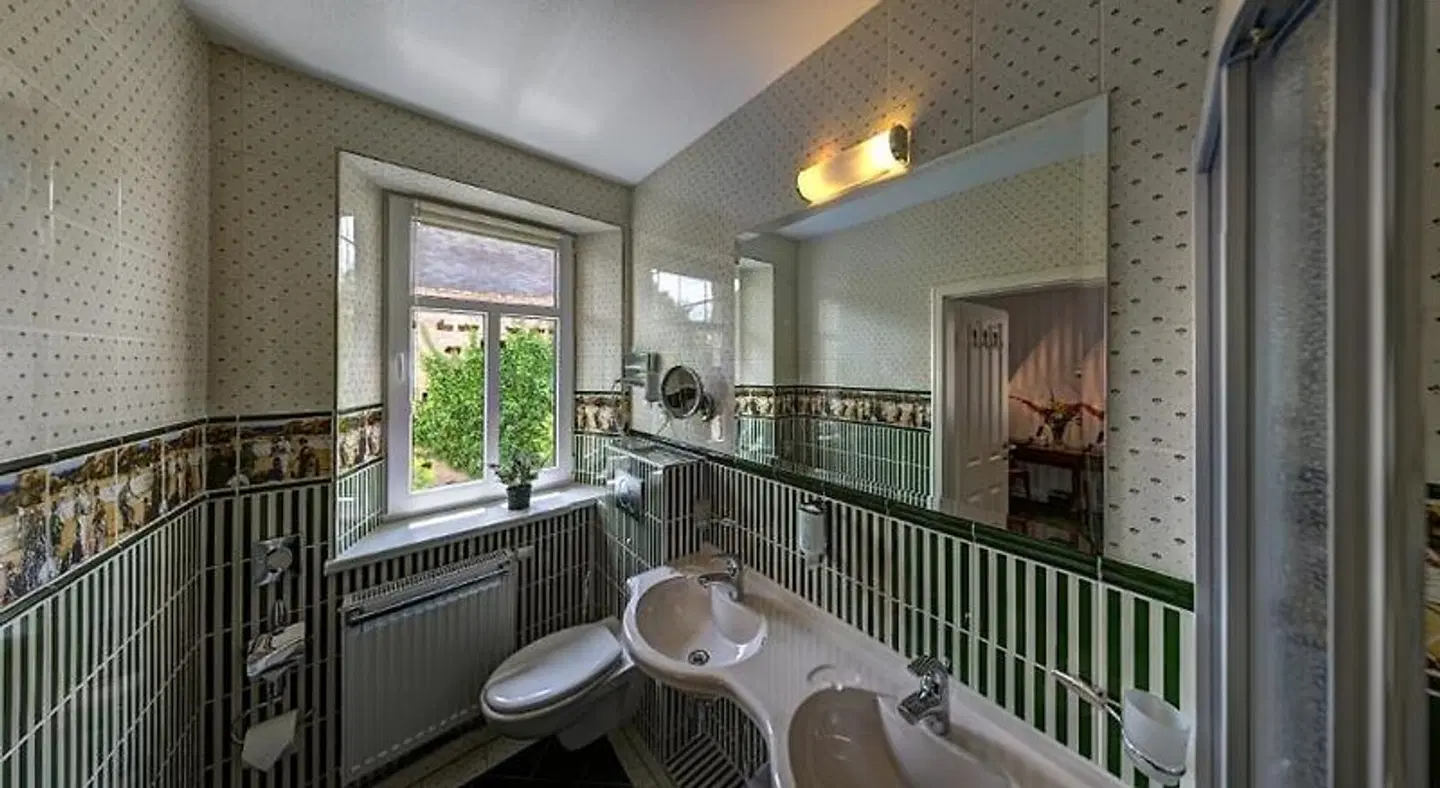 Schwarzer Adler Badezimmer