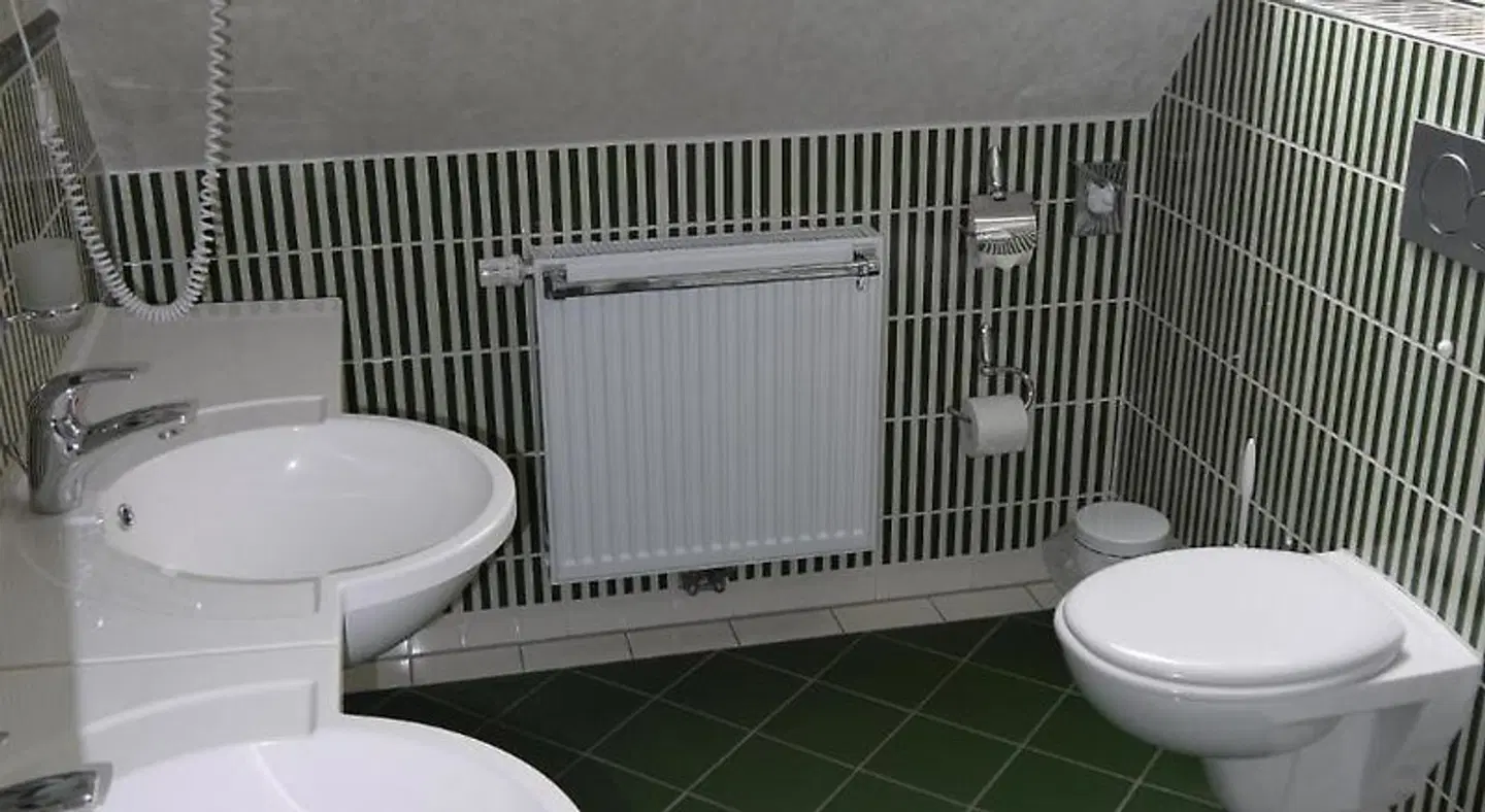 Schwarzer Adler Badezimmer