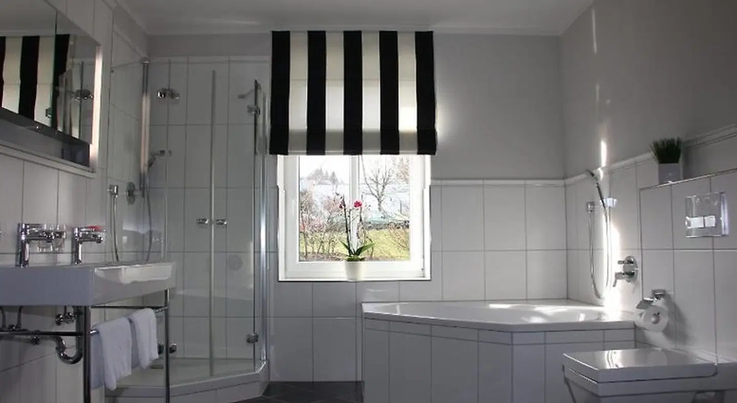 Café & Hotel Daheim Badezimmer