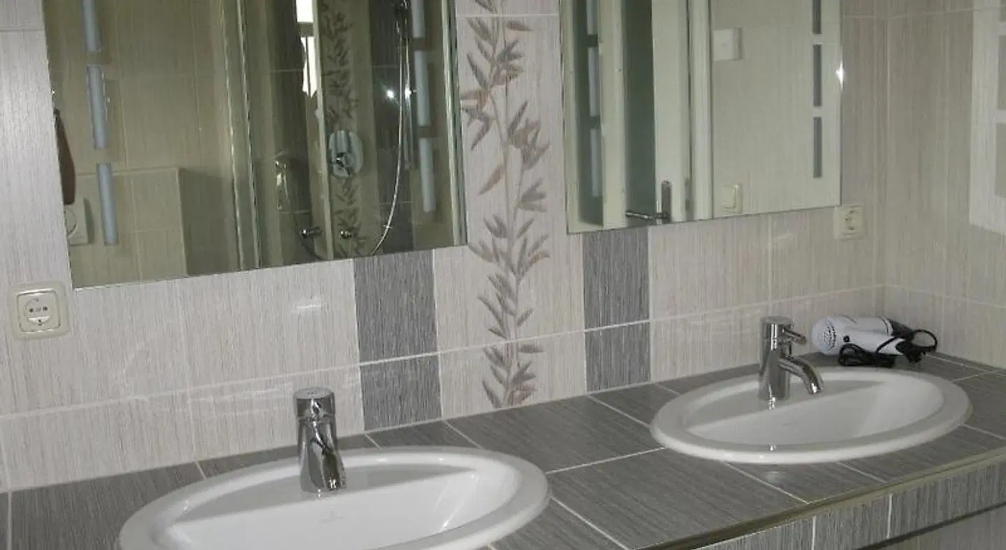 Café & Hotel Daheim Badezimmer