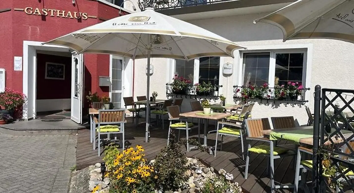 Gasthaus "Zur alten Dorfschmiede" Terrasse
