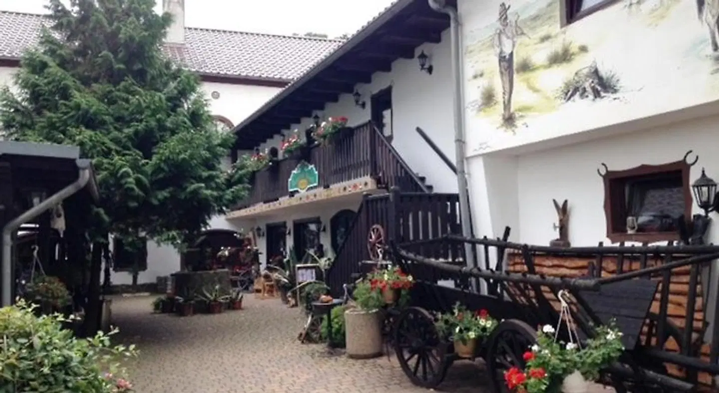 Western-Inn EXTERIOR