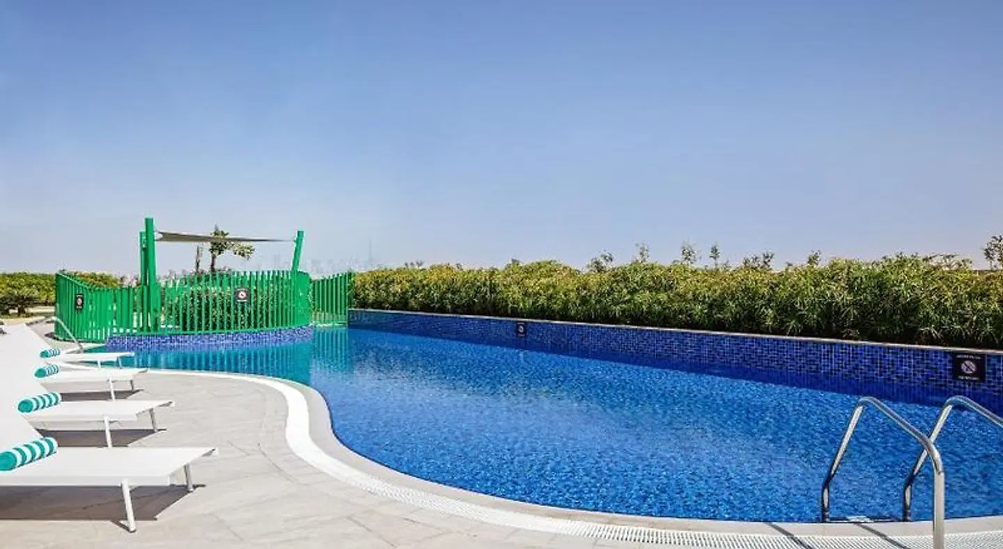 Holiday Inn Hotel & Suites Dubai Science Park, an IHG Hotel OUTDOOR_POOL