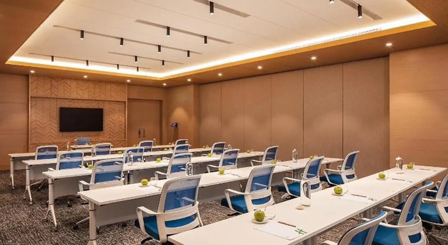 Holiday Inn Hotel & Suites Dubai Science Park, an IHG Hotel Konferenz