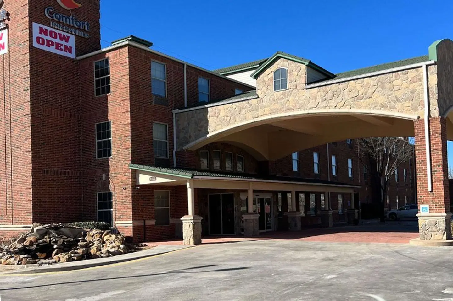 Comfort Inn & Suites EXTERIOR