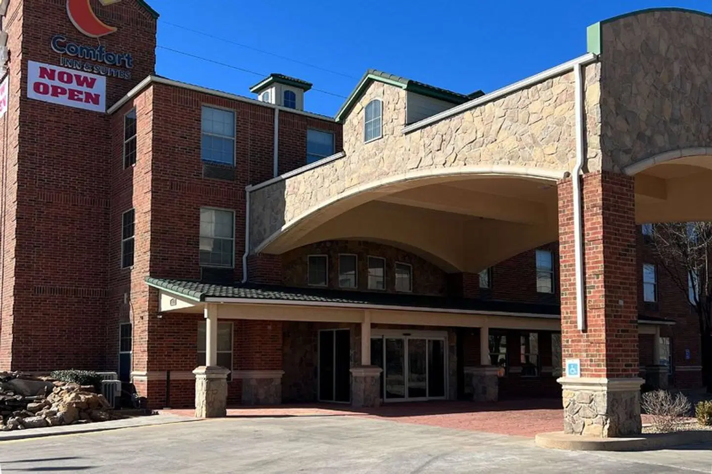 Comfort Inn & Suites EXTERIOR