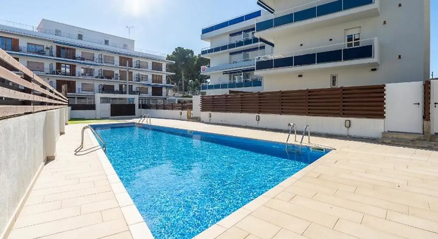Hauzify I Apartaments Coral OUTDOOR_POOL