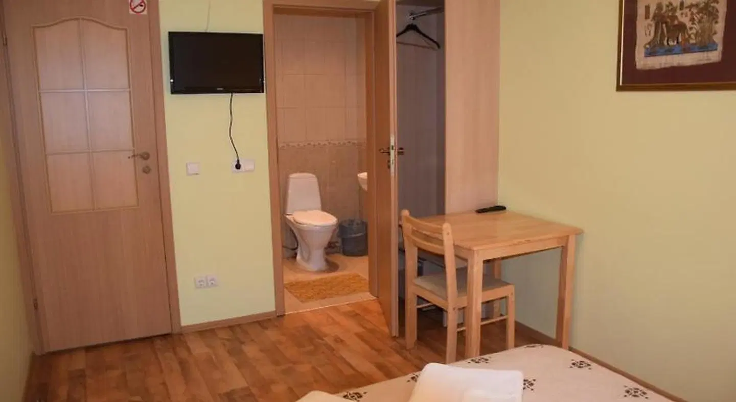 Girele ROOM_EXAMPLE