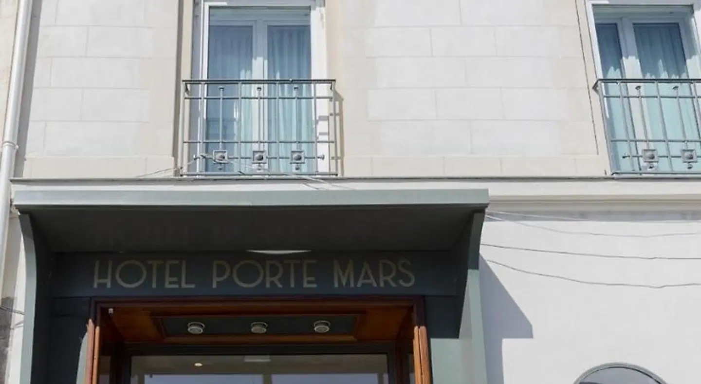 Porte Mars EXTERIOR